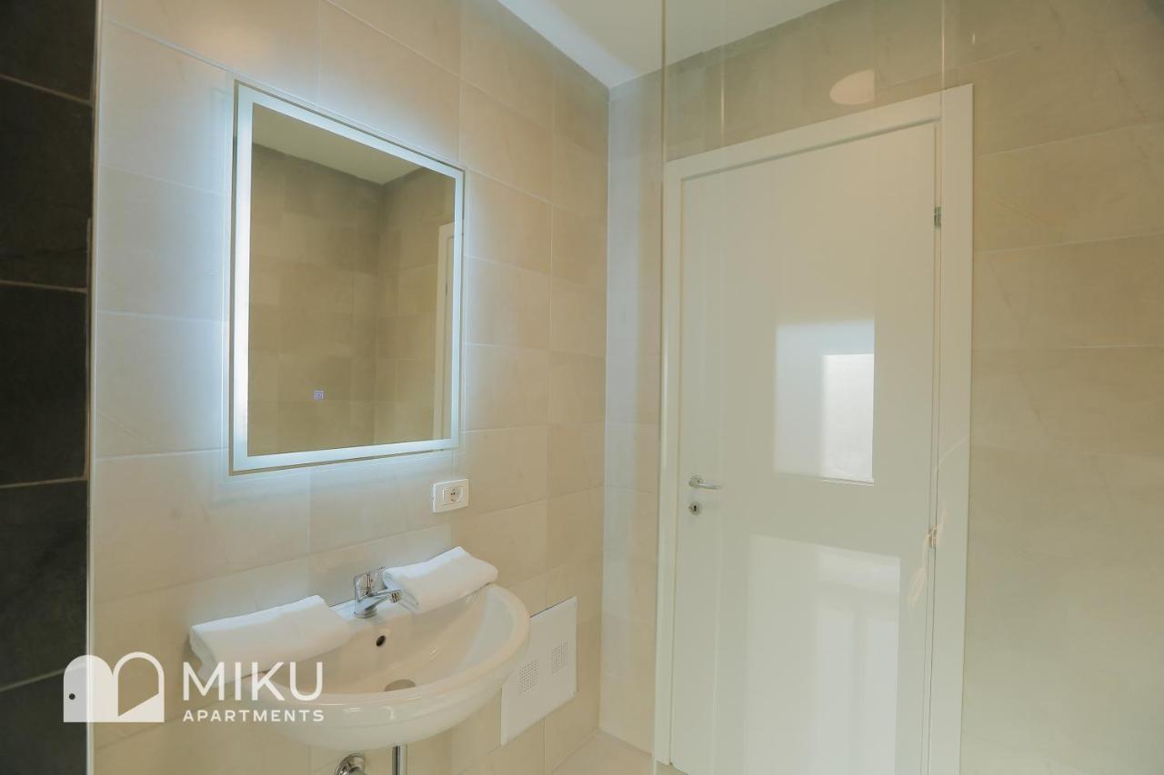 Miku Apartment - Bright 1 Bedroom Apartment At Olympic Residence Tirana Esterno foto